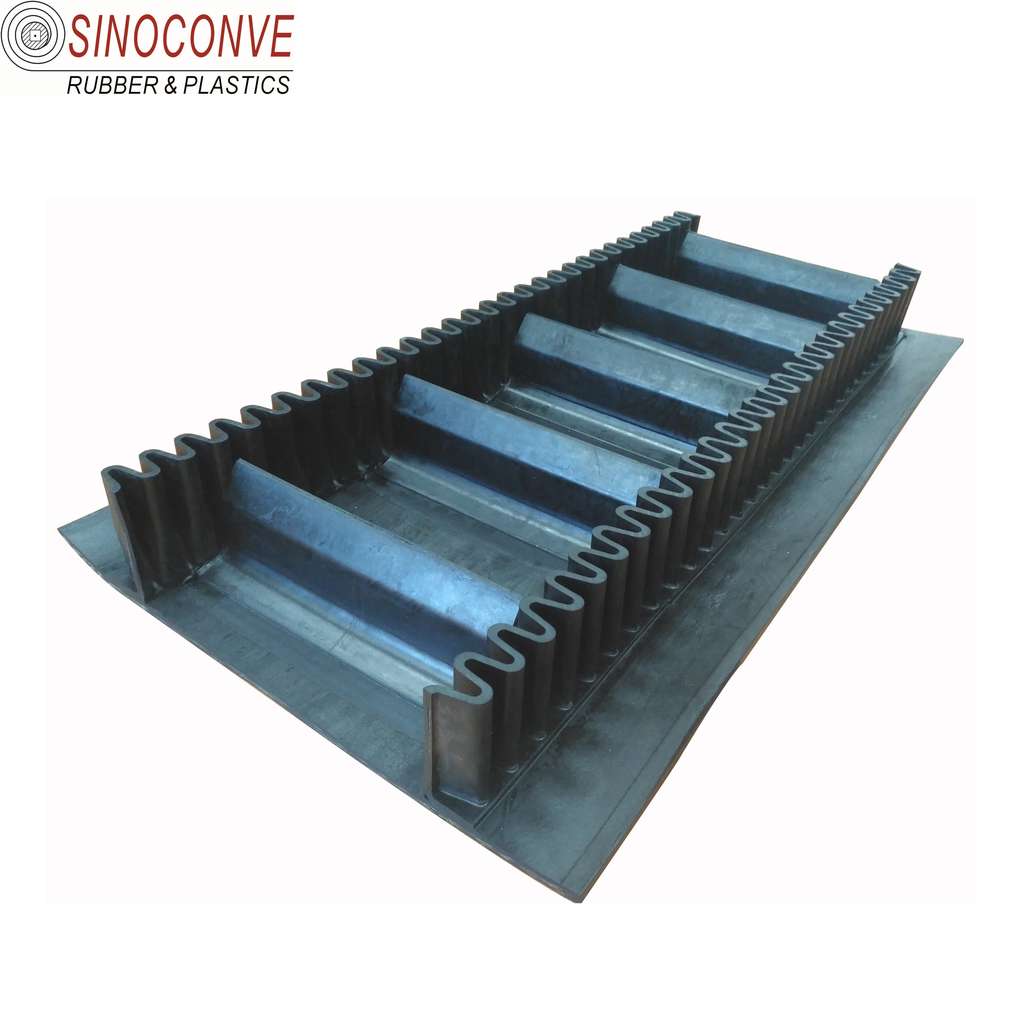 Upward cleat sidewall skirt rubber conveyor belt